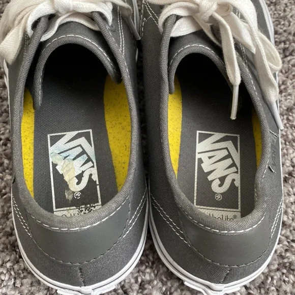 Women’s low top Vans size 8 - Picture 3 of 5